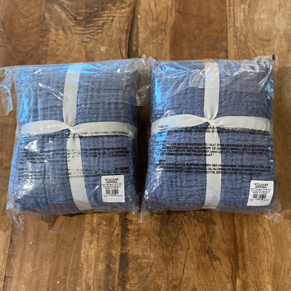 Williams Sonoma cocoon organic bedding shams (2) - Picture 4 of 6